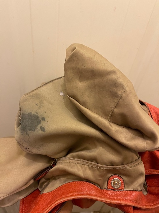 Coach, please check all picture of condition - Picture 15 of 17